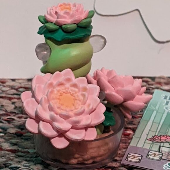 Tokidoki Botanical Harmony Unicorno "Devotion" - Picture 5 of 7